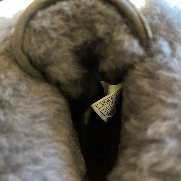 UGG Women's Adirondack III Boot in Gray Size 6 - Picture 9 of 9